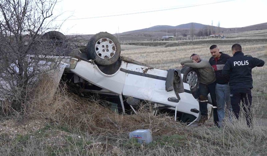 Acı manzarayla karşılaştı, gözyaşlarını tutmadı: Hurdaya dönen otomobildeki 2 yeğeni yaralandı