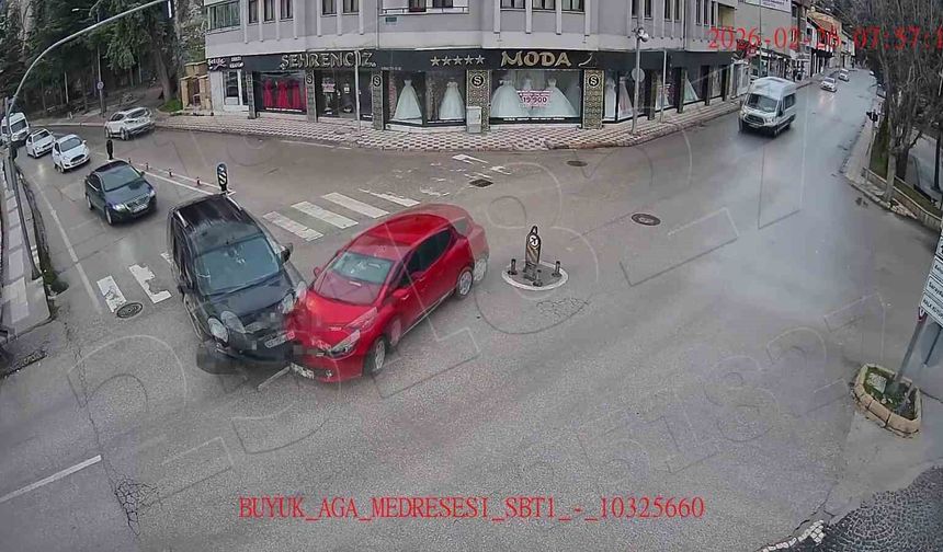 Amasya'da otomobilin Yeşilırmak Nehri'ne uçtuğu kaza kamerada