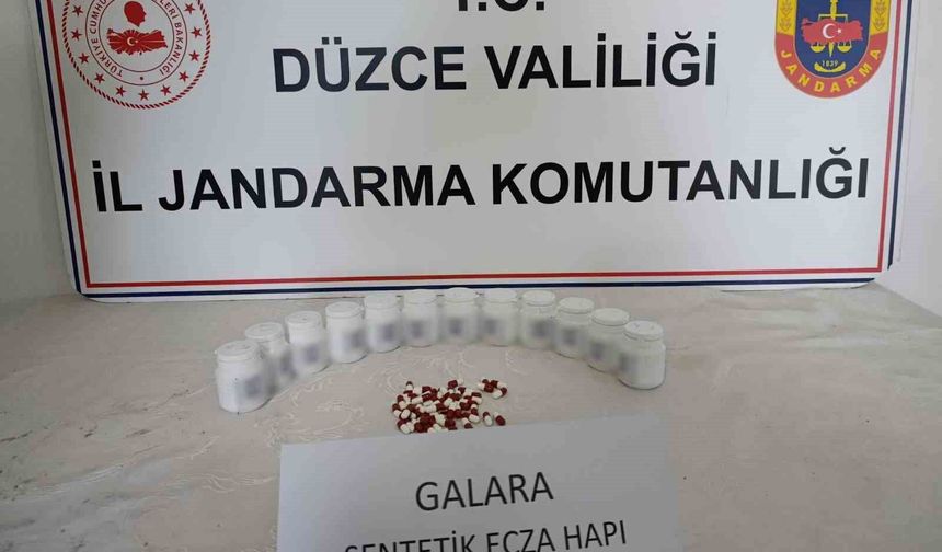 Araçtan atılan poşetten uyuşturucu çıktı