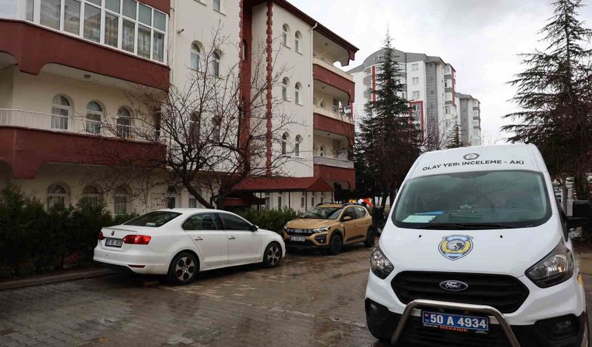 Eşini bıçaklayıp kaçtı, Niğde'de kaza yapınca yakalandı