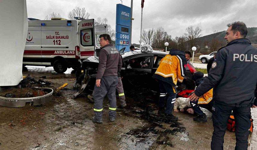 Karabük'te LPG istasyonuna çarpan otomobildeki 5 kişi yaralandı