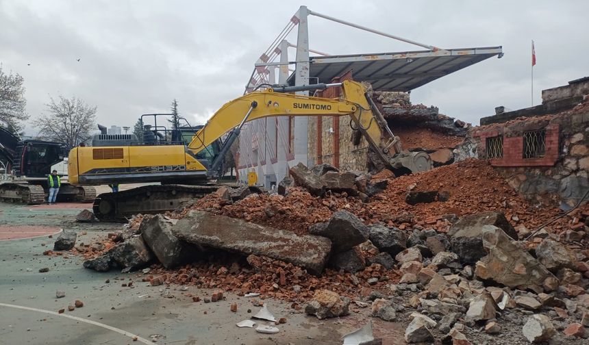 Gaziosmanpaşa Stadyumu’nda Yıkım Başladı