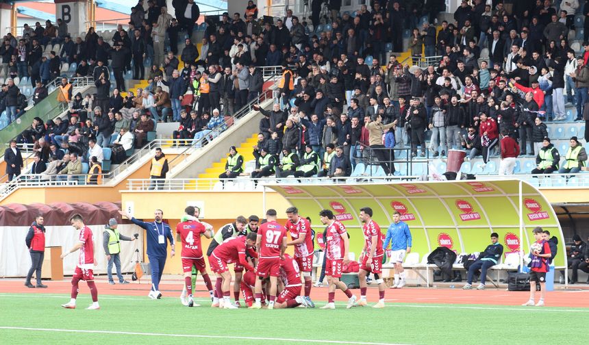 İbrahim Alan Şov Yaptı, Bordo-Beyazlılar Farka Koştu (4-0)
