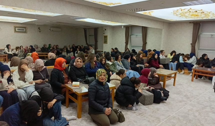 Eğitim Bir-Sen Tokat’ta Deprem Anma Programı