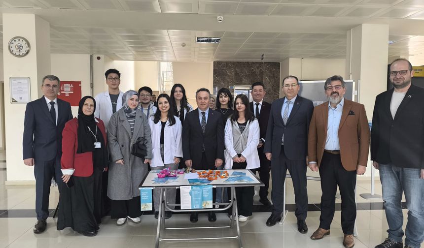 TOGÜ Rektörü’nden Sigara Bırakma Standına Ziyaret