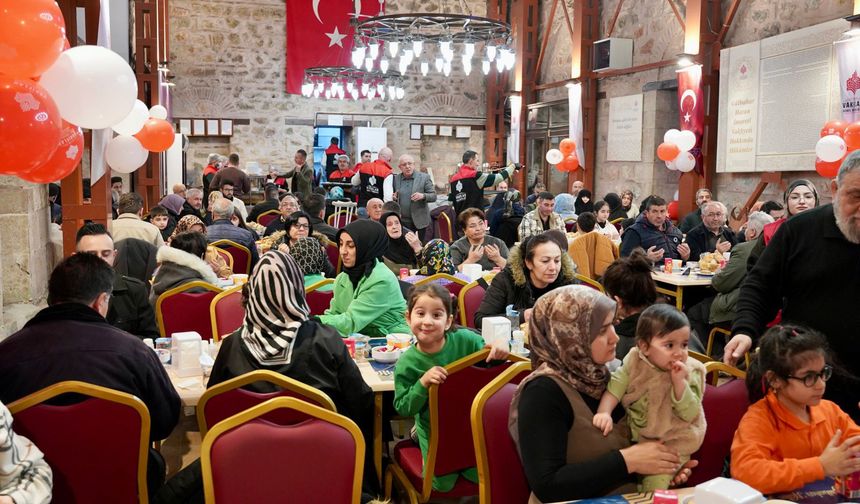 Asırlık Vakıf Geleneği Ramazan’da Yeniden Canlandı! 500 Kişilik İftar Coşkusu