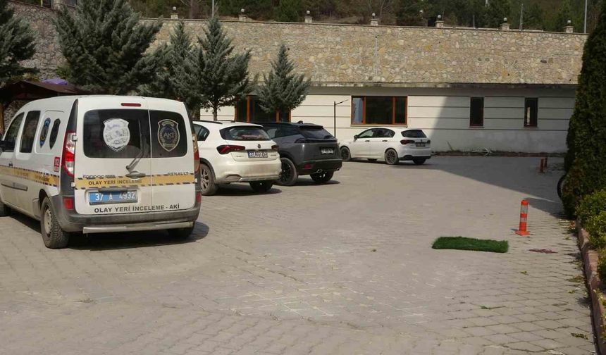 8'inci kattaki balkondan düşen genç hayatını kaybetti