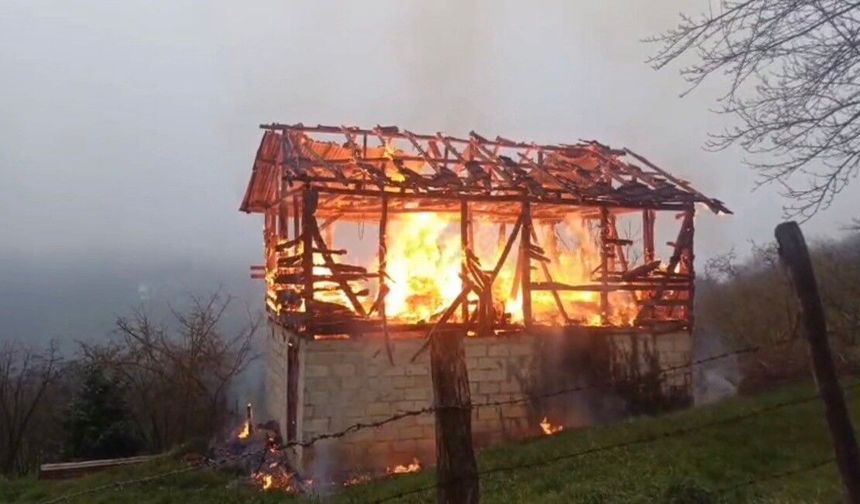 Alev topuna dönen ardiye kullanılamaz hale geldi