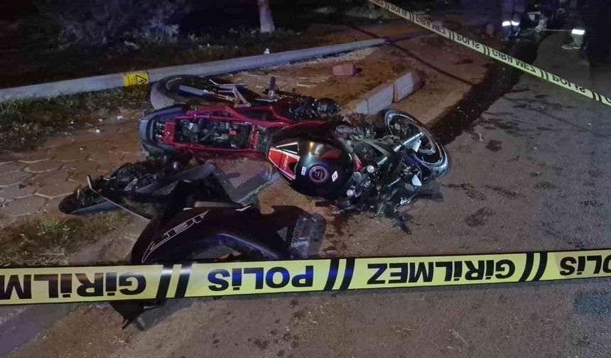 Aydınlatma direğine çarpan motosiklet sürücüsü hayatını kaybetti