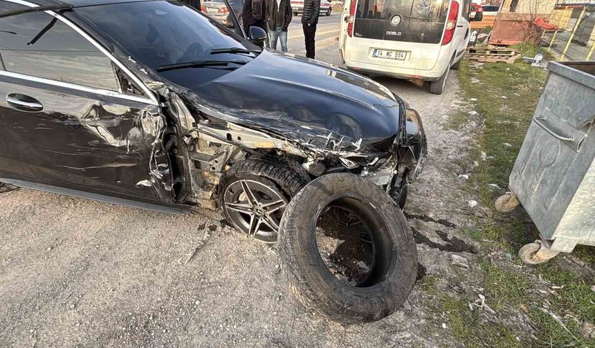 Bolu'da lüks otomobil ile cip çarpıştı: 4 yaralı