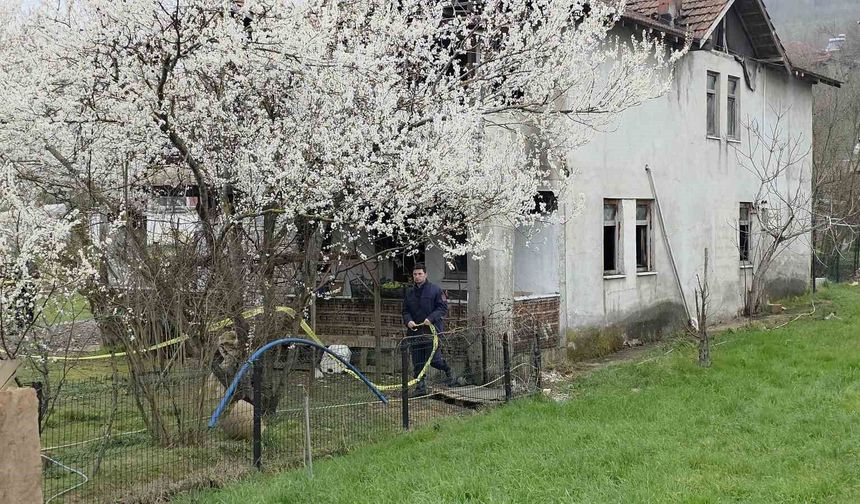 Düzce'de sahur vakti çıkan ev yangınında yaşlı kadın hayatını kaybetti