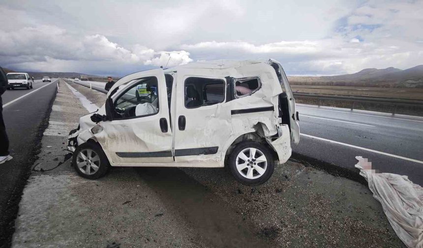 Emniyet kemerini takmayan sürücü araçtan fırladı