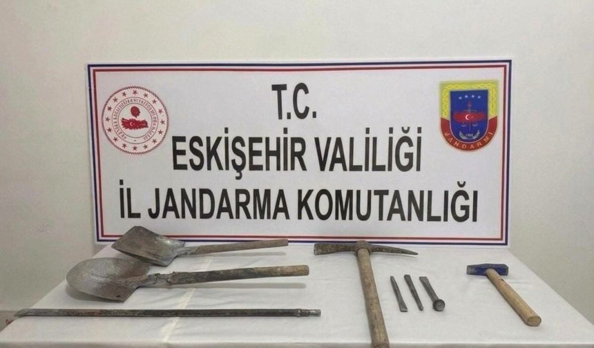 Kaçak kazı yapan 3 şüpheli suçüstü yakalandı