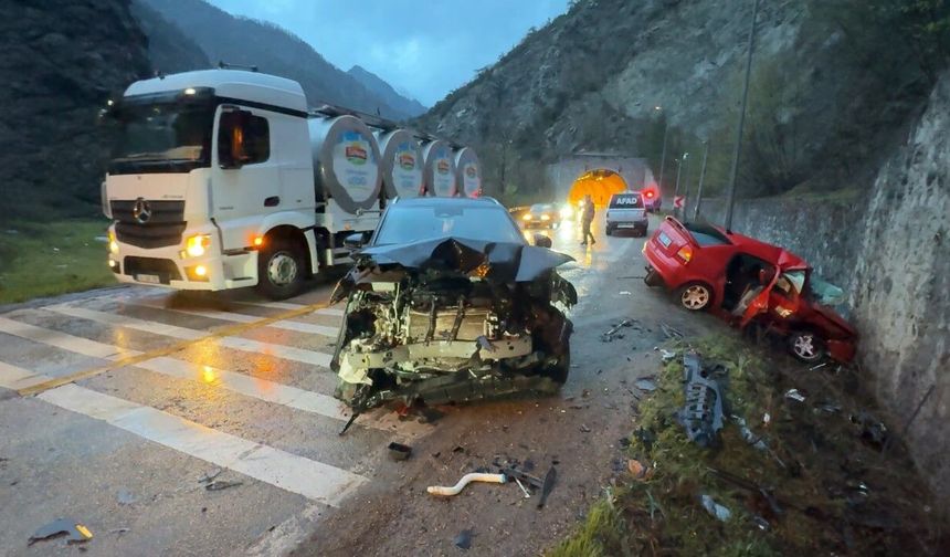 Karabük'te feci kaza: 1 ölü, 5 yaralı