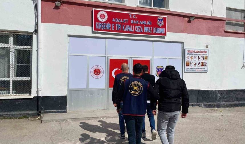 Kırşehir'de hapis cezasıyla aranan 2 kişi yakalandı