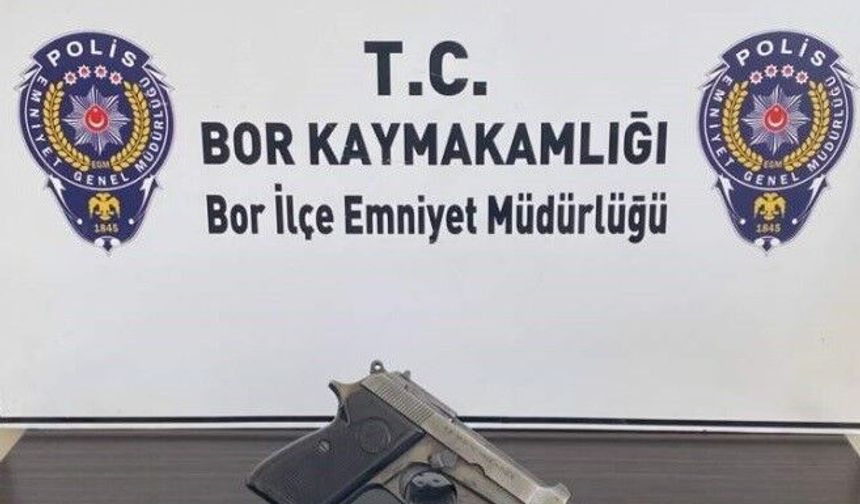 Niğde Bor'da silah ve çalıntı motosiklet ele geçirildi