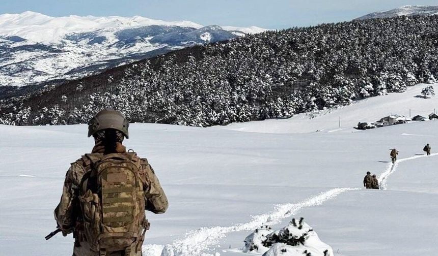 Ordu'da jandarmadan çığda arama kurtarma tatbikatı