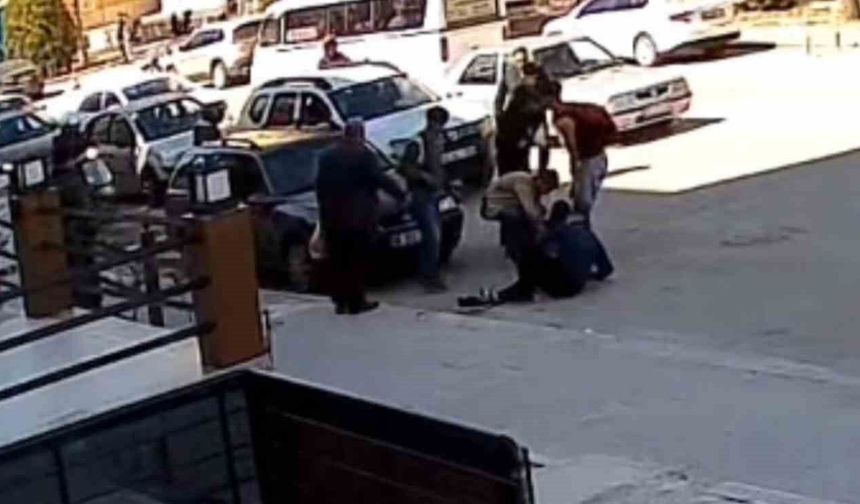 Yola fırlayan çocuklar otomobile çarptı