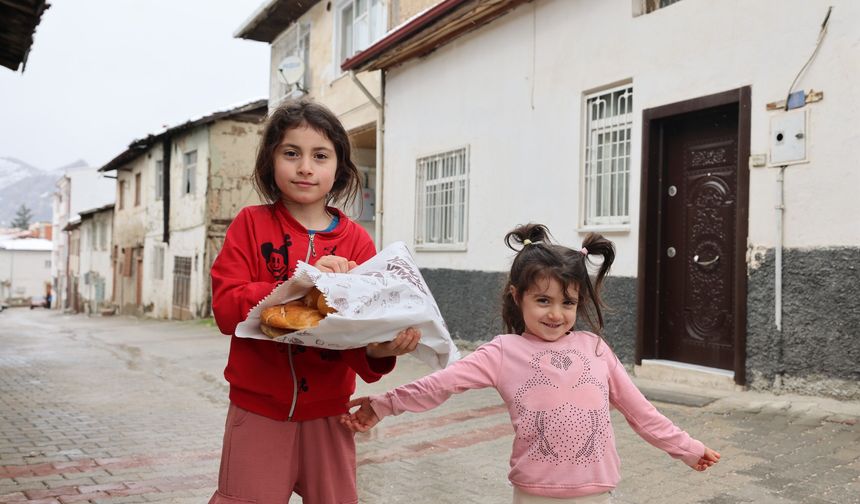 Tokat Belediyesi'nden Ramazan Boyunca Sıcak Pide Dağıtımı