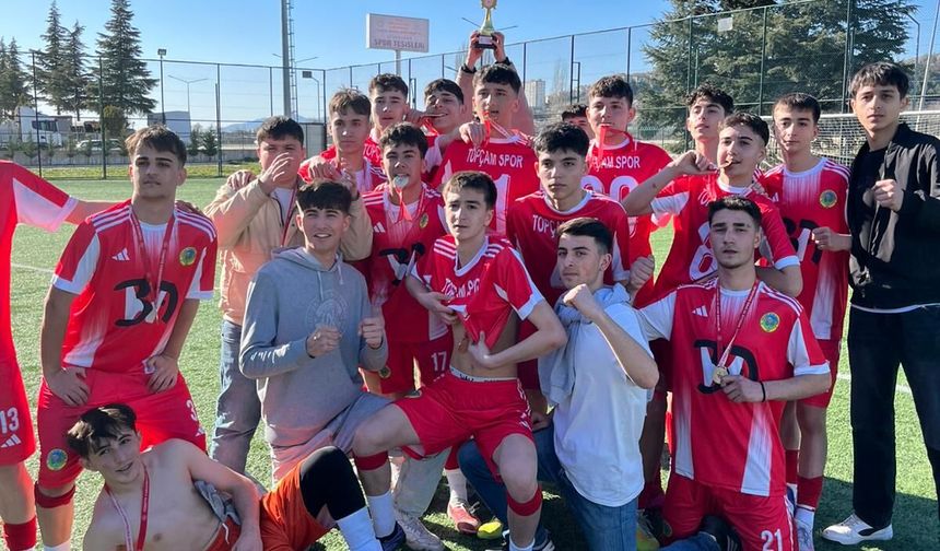 Topçamspor'dan U16'da 5-0'lık Şampiyonluk! Hedef Türkiye Şampiyonluğu