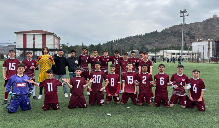 Şampiyon Tokat Belediye Spor Kulübü! Bordo-beyazlı Gençler Gözünü Türkiye Finallerine Dikti