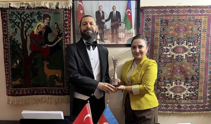 Dünyaca Ünlü Yazar Akif Manaf’a Anlamlı Ödül: “Barış Sanatı Ödülü”
