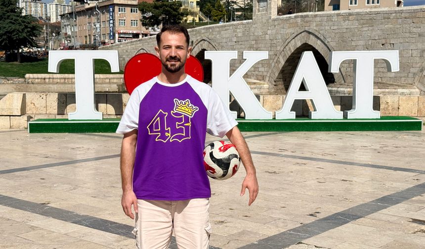 Kürşat Güdücü Futbol Topuyla Tarih Tanıtıyor