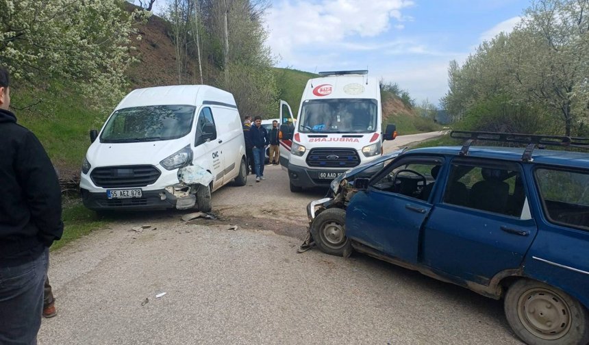 Almus Kınık Mevkiinde Korkutan Kaza