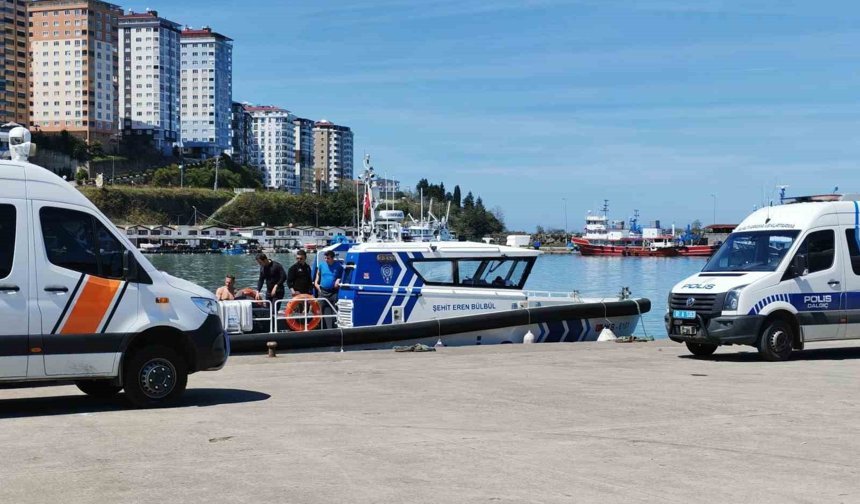 Araklı'da kayıp genç için denizde arama çalışmaları yoğunlaştırıldı