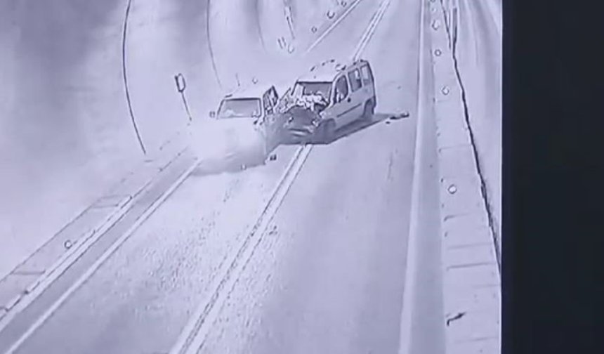Artvin'de 7 kişinin yaralandığı tünel kazası kamerada