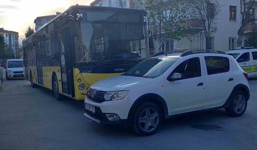 Çorum'da halk otobüsü ile otomobil çarpıştı: 4 yaralı