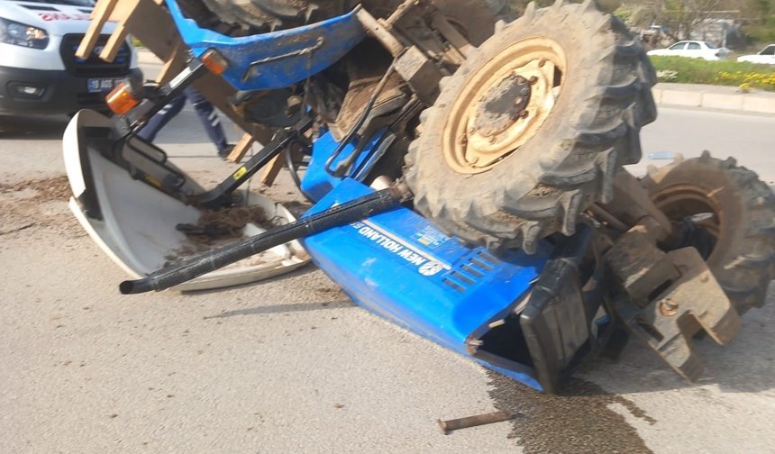 Çorum'da traktör ile ambulans çarpıştı: 1 yaralı