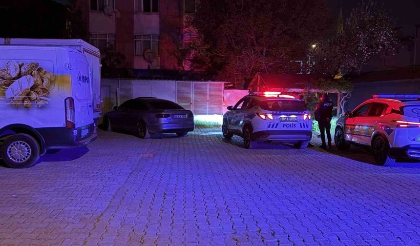 Market otoparkına sıkışınca yaya olarak kaçtı