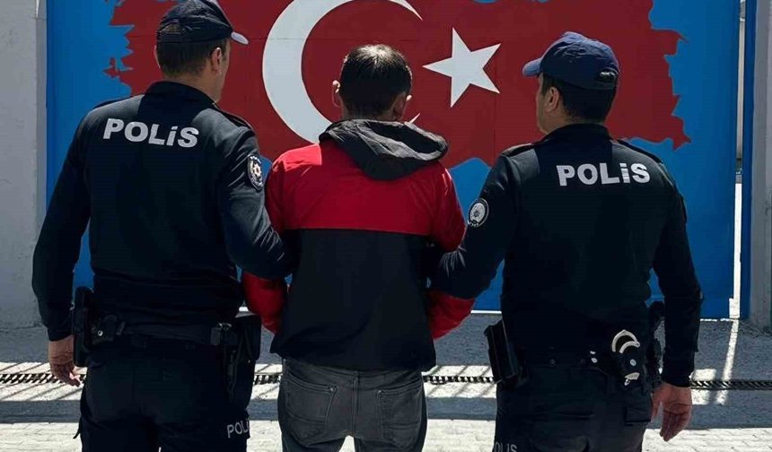 Uyuşturucuyu peçeteye emdirip satıyordu, polis operasyonuyla yakalandı