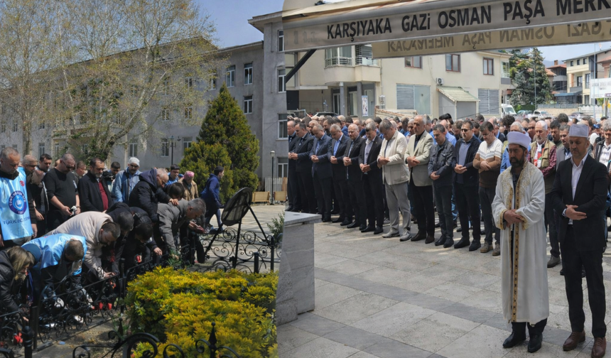 Tokat'ta Eğitim Camiası Yas Tutuyor! Acı Kayıplar İçin Karanfilli ve Gıyabi Cenaze Namazıyla Tepki
