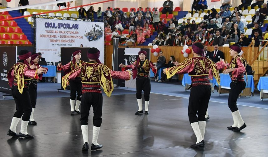 Halk oyunlarının kalbi Tokat’ta atıyor: İşte o kalp atışından görüntüler