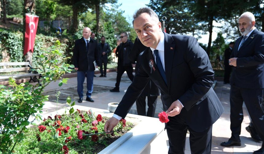 Rektör Yılmaz’dan Şehitliğe Anlamlı Polis Haftası Ziyareti