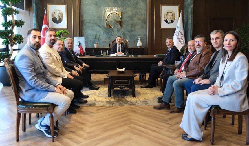 Rektör Prof. Dr. Fatih Yılmaz Makamında Yeşilay Heyetini Ağırladı