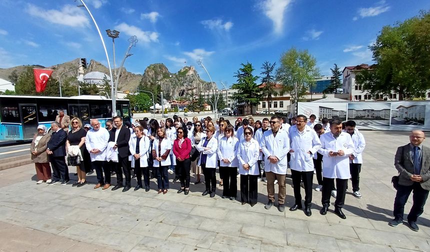 41. Bölge Tokat Eczacı Odası'ndan 14 Mayıs Bilimsel Eczacılık Günü'nde Anlamlı Tören