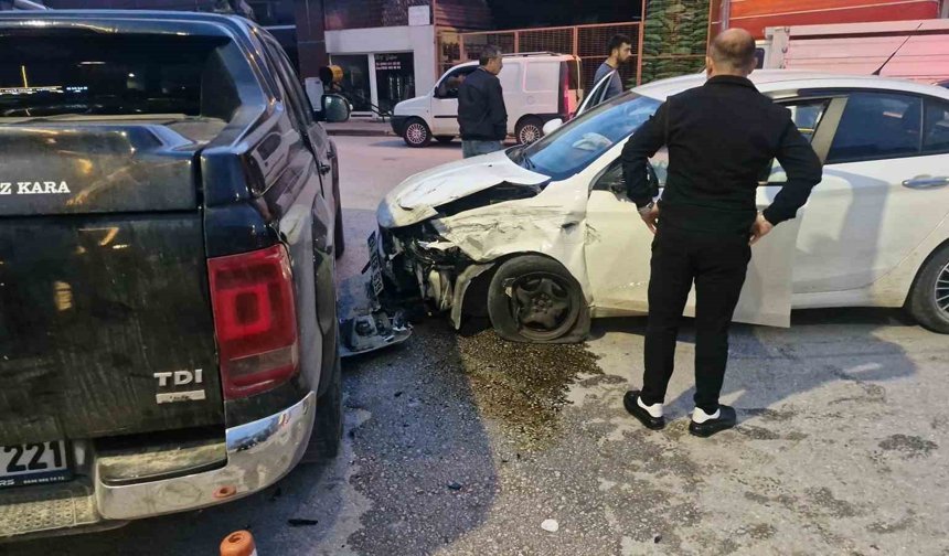 Alkollü sürücünün karıştığı zincirleme kaza kamerada: 1 yaralı