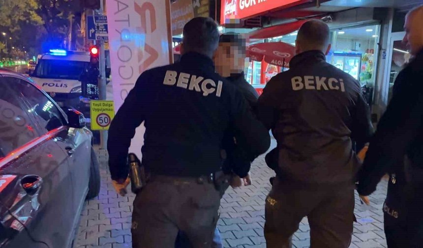 Husumetlisini bıçakladı, olay yerine yakın yerde yakalandı