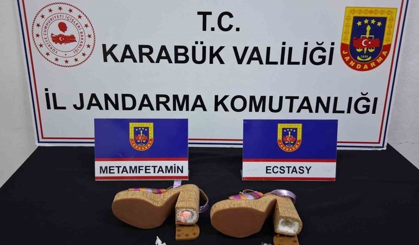 Kadın ayakkabısının topuğundan uyuşturucu çıktı: 3 şüpheli adliyede