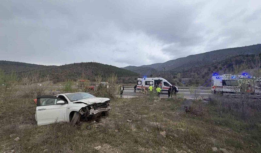 Kastamonu'da su kanalına düşen otomobildeki 4 kişi yaralandı
