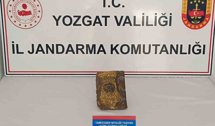 Yozgat'ta paha biçilemeyen altın yazma tarihi kitap ele geçirildi