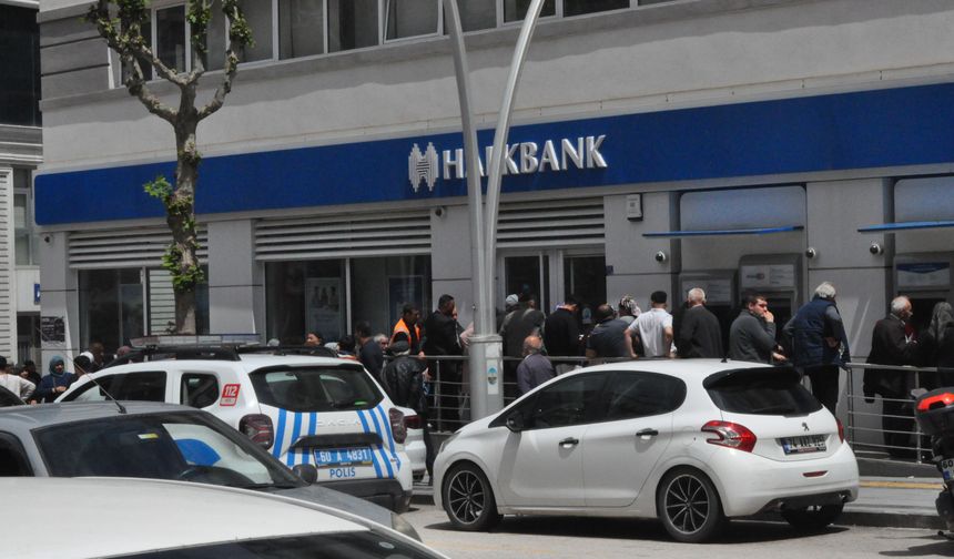 Tokat’ta Emekli İkramiyeleri Hesaplara Yattı! Banka ve ATM’lerde Kuyruklar Oluştu