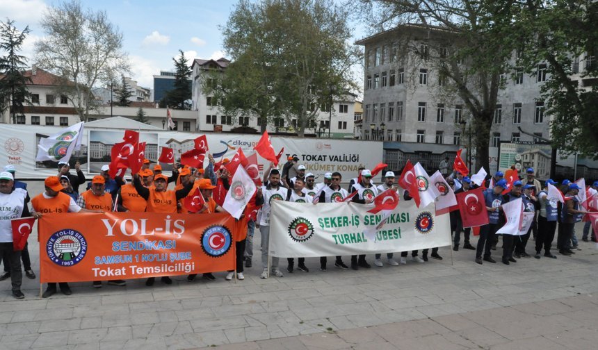 TÜRK-İŞ Tokat Şube Başkanlığı 1 Mayıs’ı Cumhuriyet Meydanı’nda Kutladı