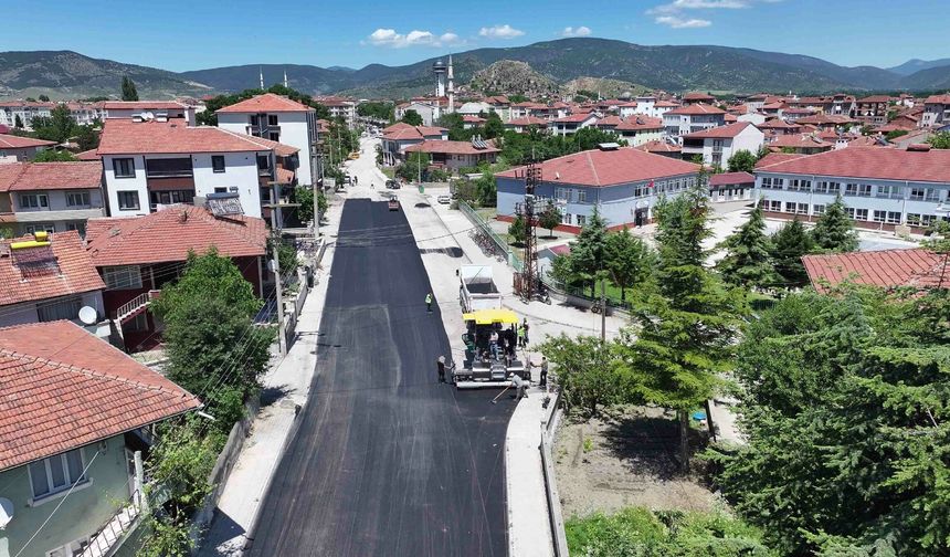 Turhal’da Asfalt Sezonu Yeni Araçlarla Başladı! Yollar Modern Teknolojiyle Yenileniyor