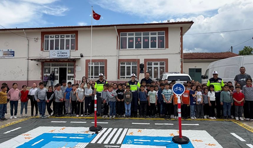 Artova’da Miniklere Geleceğin Trafik Bilinci Aşılanıyor