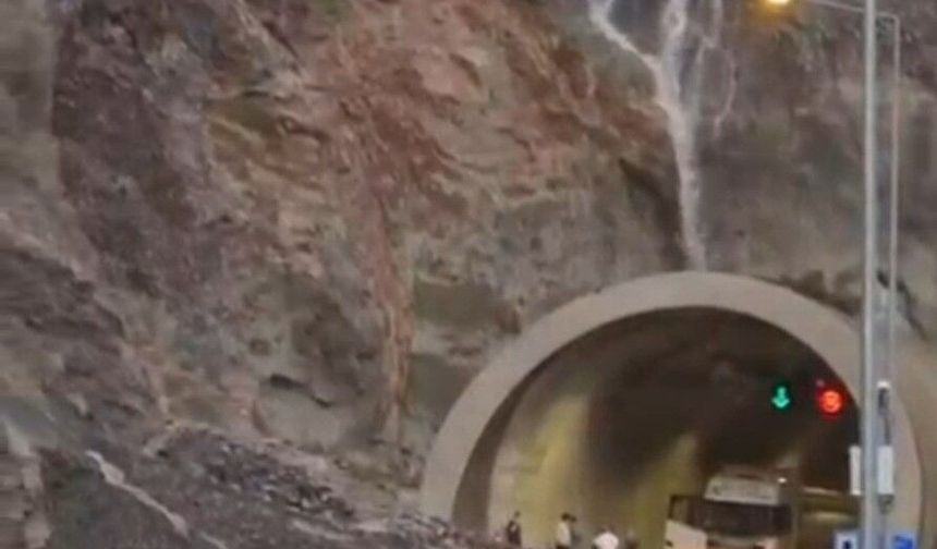 Artvin-Erzurum karayolu, sel ve heyelan nedeniyle ulaşıma kapandı