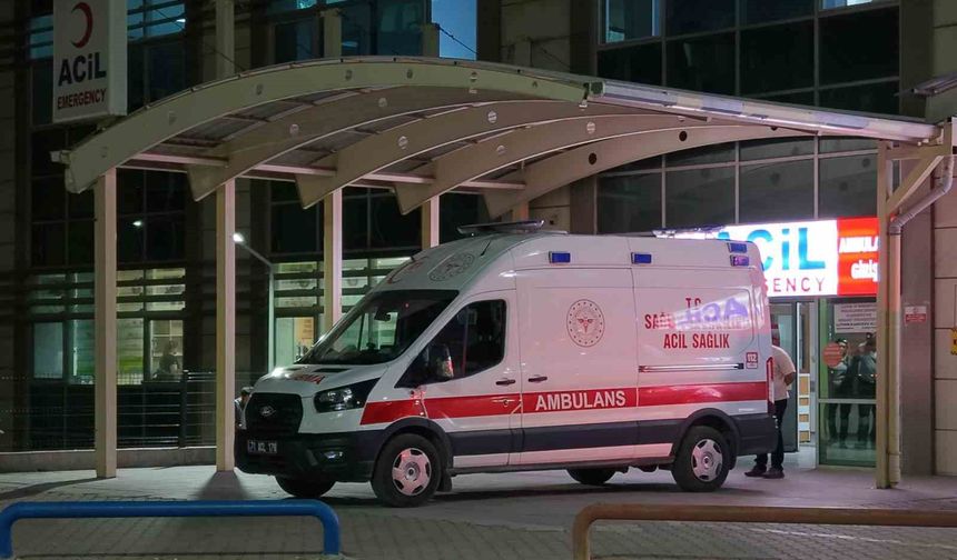 Bıçaklı kavgada kan aktı: 2 arkadaş ağır yaralandı